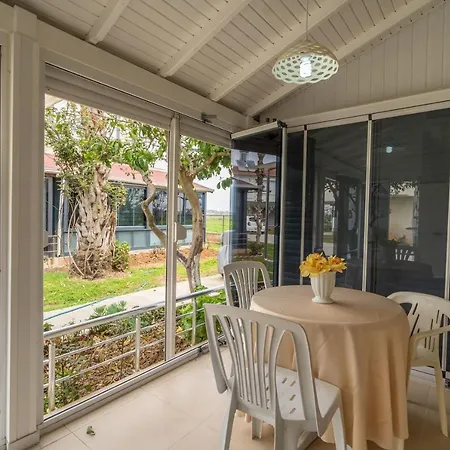 Peaceful House With Garden And Shared Pool In Bogazkent, Villa
