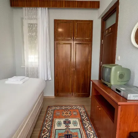Peaceful House With Garden And Shared Pool In Bogazkent, Villa