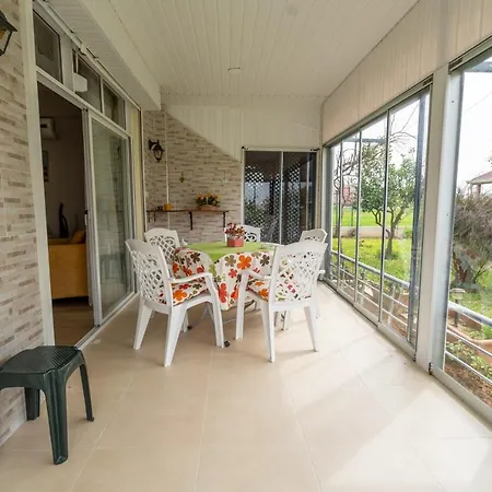 Peaceful House With Garden And Shared Pool In Bogazkent, Villa